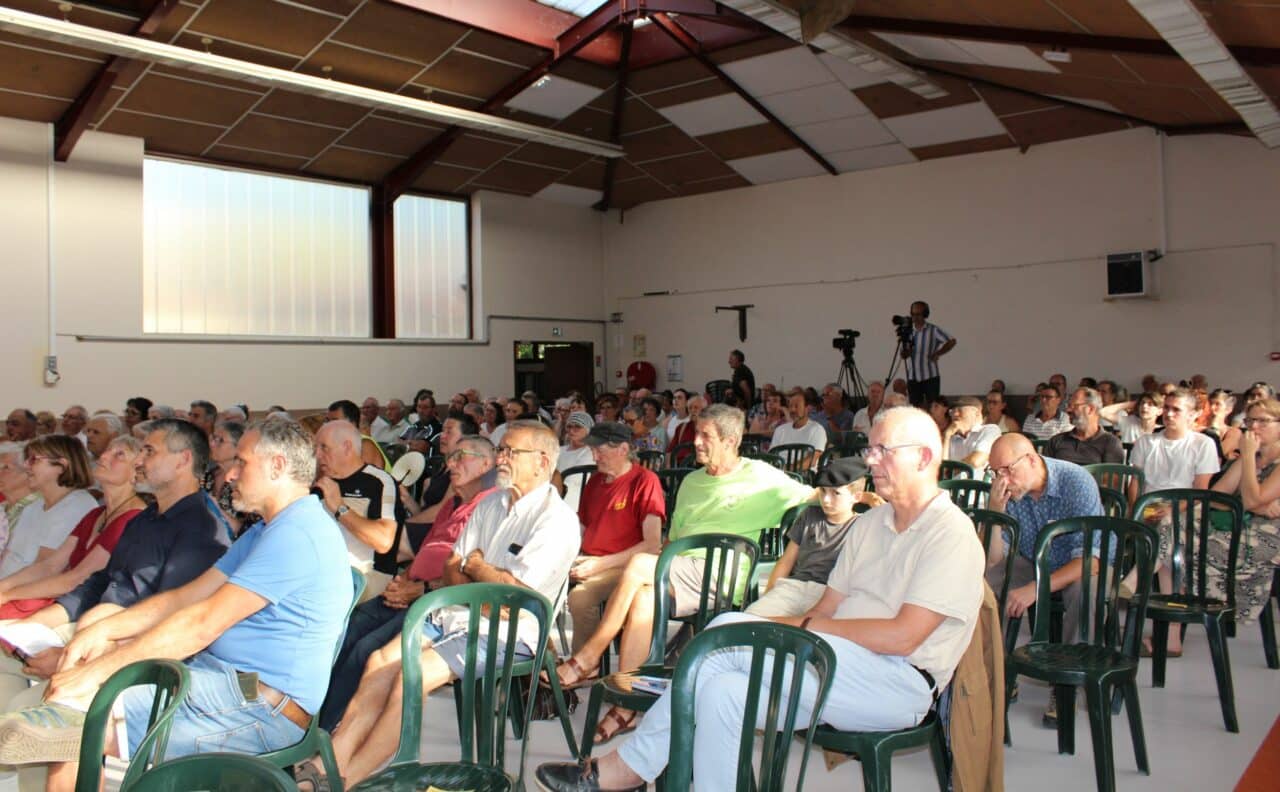 Une réunion publique du Collectif de sauvegarde des Gorges de la Save, très suivie malgré la canicule.