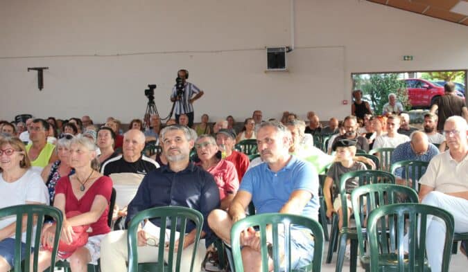 Une réunion publique du Collectif de sauvegarde des Gorges de la Save, très suivie malgré la canicule.