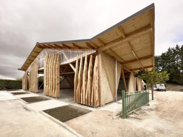 La Halle de Péguilhan récompensée par Fibois Occitanie, un projet inscrit dans la construction bois durable.