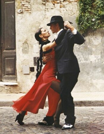 Démonstration et initiation au tango et flamenco à la ferme Un pas en arrière, notez la date.