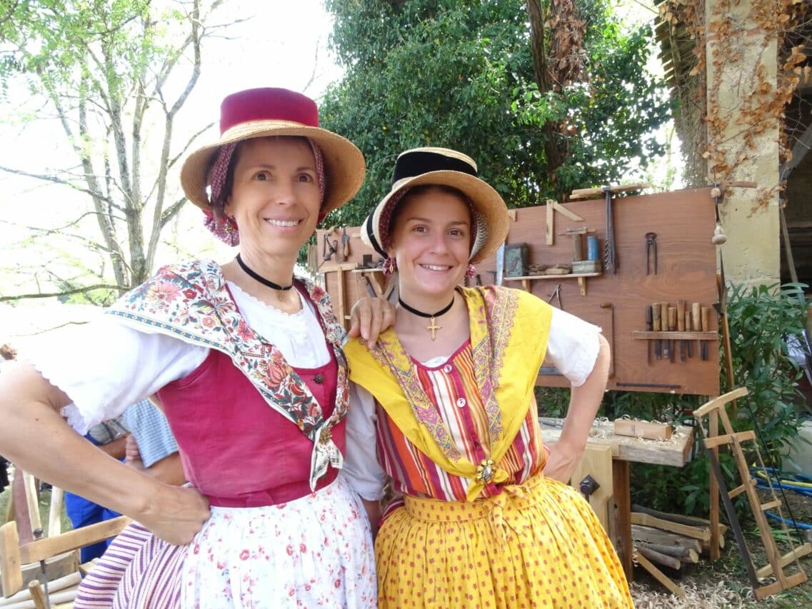 Pour la fête locale, des sourires, du charme, des animations, du spectacle, de la musique et plein d'autres choses à la fête des vieux métiers Péguilhan 1930.