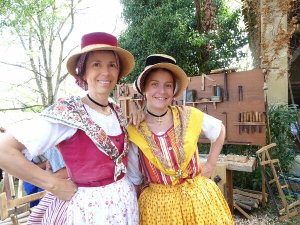 Pour la fête locale, des sourires, du charme, des animations, du spectacle, de la musique et plein d'autres choses à la fête des vieux métiers Péguilhan 1930.