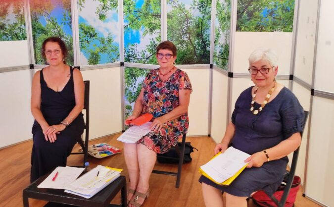 Martine Gava-Massias (responsable des ateliers littéraires du musée de St Frajou) récompensée par un prix de poésie. (ici avec Claudette Sérès et Anne Barousse).