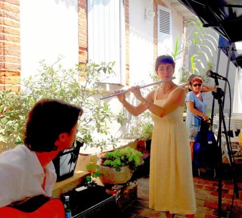 Lilou Duo, talent et charme pour le concert du samedi matin chez Broc & Brol.