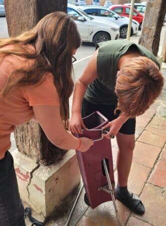 Atelier bricolage pour la caisse à savon de la MJC à l'Isle en Dodon.