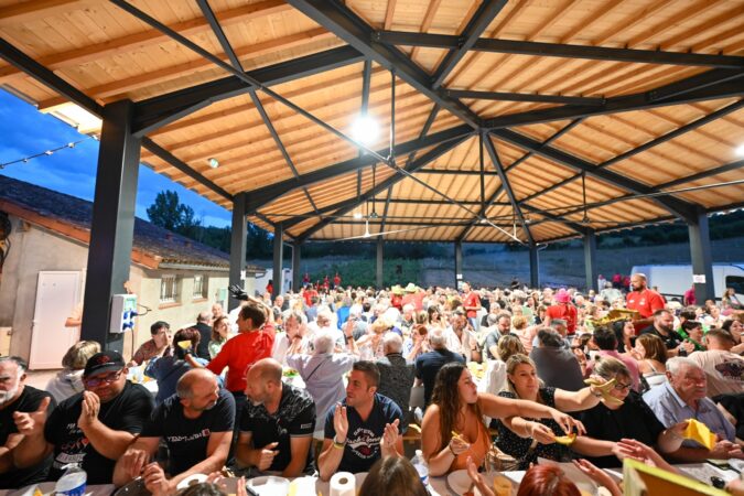 Il y avait foule sous la halle de Mailholas
