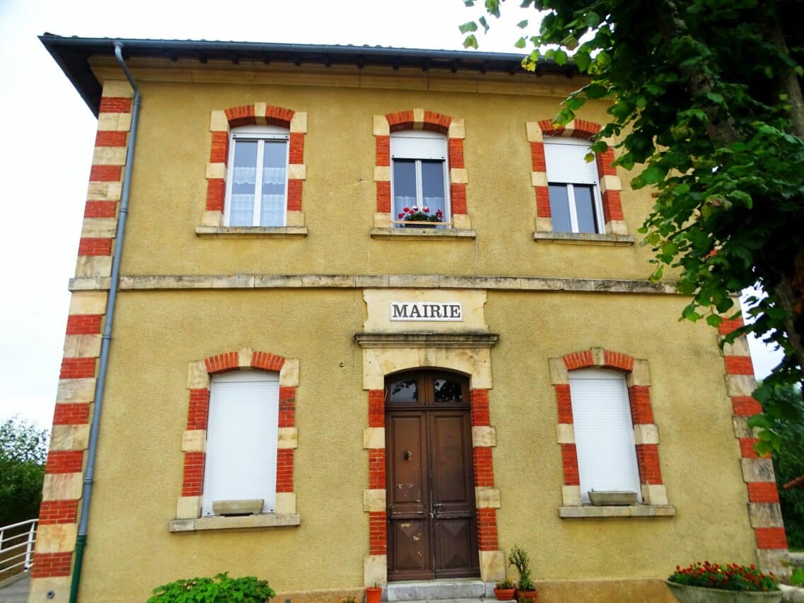 La mairie de Charlas n'a pas mandaté de personnes pour faire des travaux chez les habitants, vigilance !