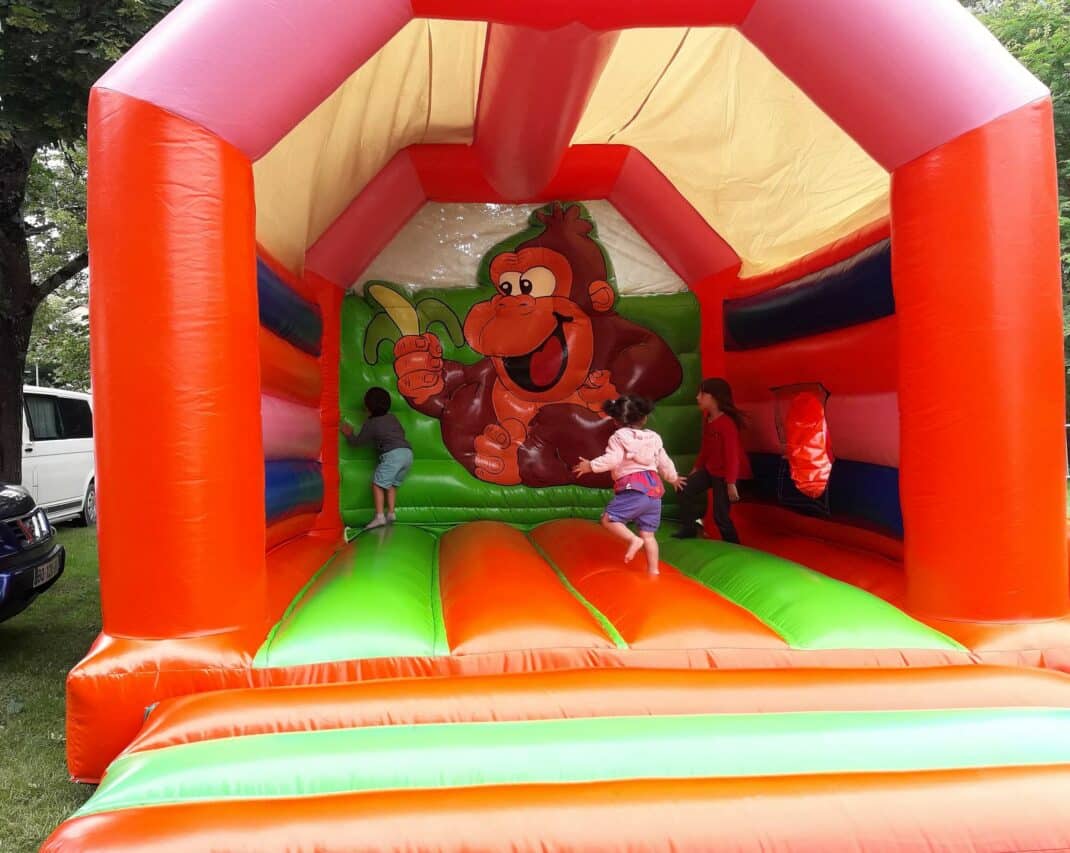 Pendant la fête locale, samedi matin 23 août, des jeux et animations gratuites sont organisées pour les enfants. (photos d'illustration)