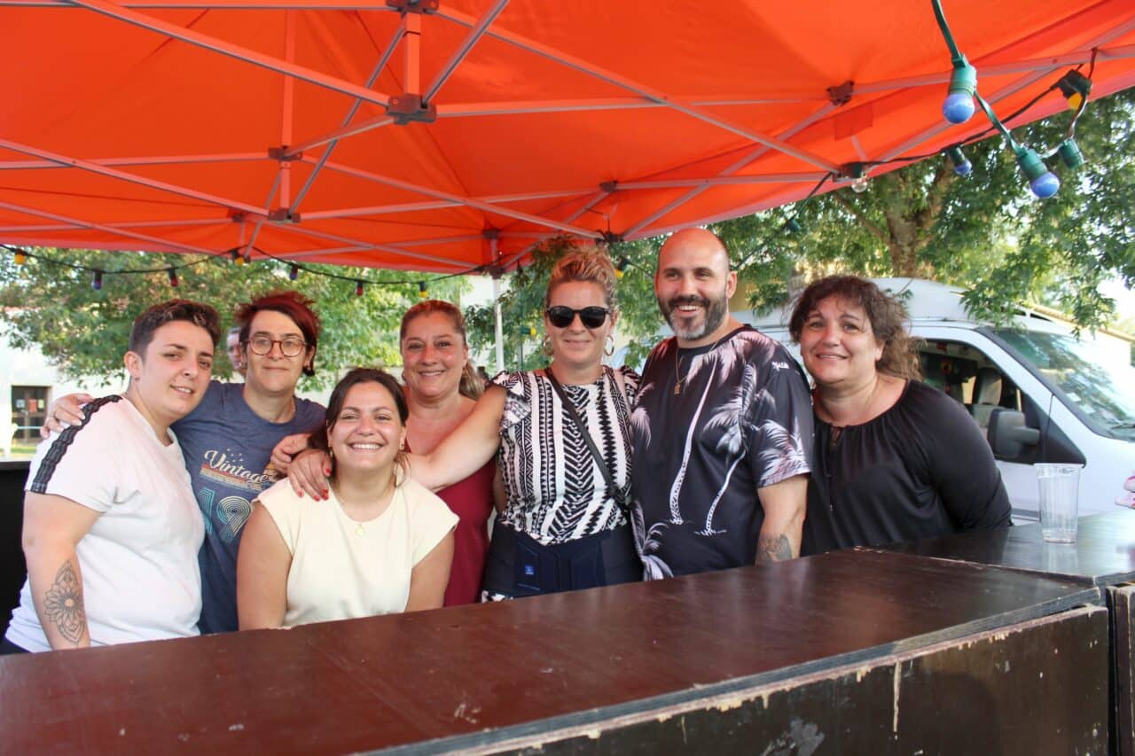 Une joyeuse soirée organisée par le Fil Comité des fêtes à L'Isle en Dodon, avec le marché nocturne gourmand et le vide-greniers, dernière édition de l'été.