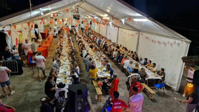 300 convives pour le repas du samedi soir à Saint-Ferréol, un record pour le petit village de 50 habitants.