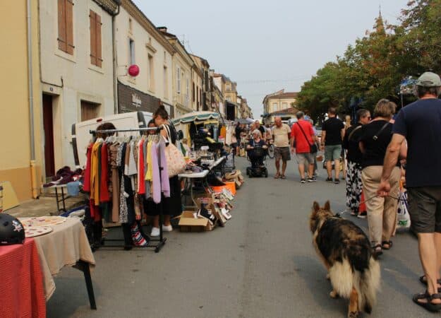 Un beau vide-greniers pour la fête du 15 août, qui a attiré beaucoup de chalands.