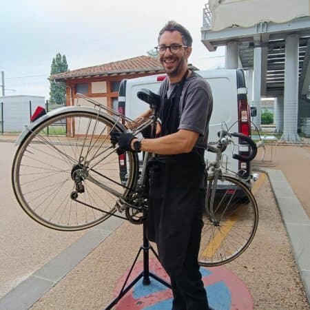 Atelier mécanique participatif.
