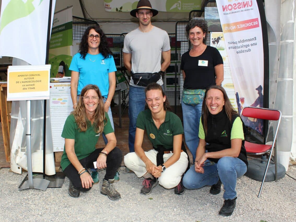 Au stand agroécologie : Carole Mérienne chargée de mission agroécologie à la Chambre d’Agriculture 31, Caroline Mouille chargée de projet INRAE, Aude Pelletier Chambre agriculture 09, Soizic Lenormand Racines Fertiles, Mathieu Vernier Arbres et Paysages d’Autan.