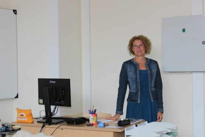 La Principale du collège Charles Suran Karine Bigou, dans la salle dédiée au dispositif ULIS.