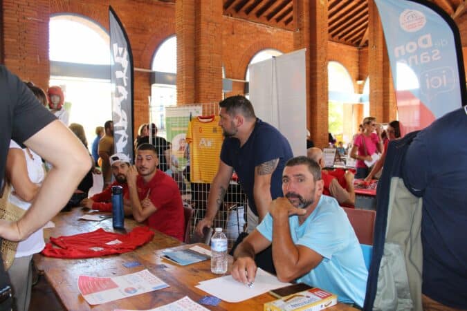 Le Forum des associations à L'Isle en Dodon, (les clubs de foot et rugby).