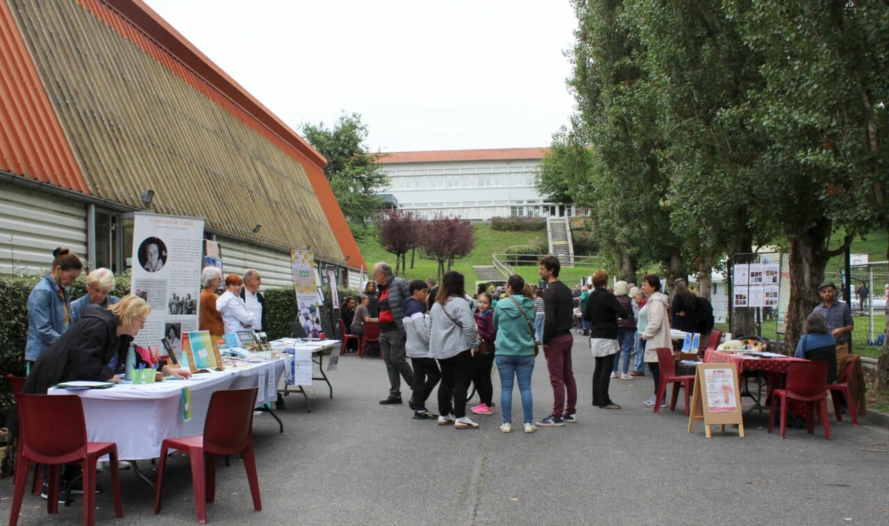 Diversité de l'offre de divertissement à Aurignac, le Forum de rentrée des associations locales.