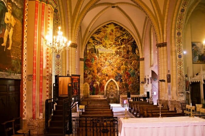 L'église de Saint-Laurent sur Save recèle des trésors, dont les oeuvres du peintre René Gaston-Lagorre.