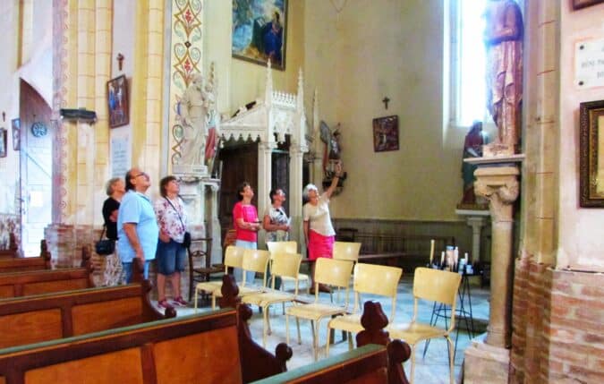 La visite guidée de l'église, par Genevière Cauet, de l'association Saint-Laurent Patrimoine, pour le dernier jour de l'été.