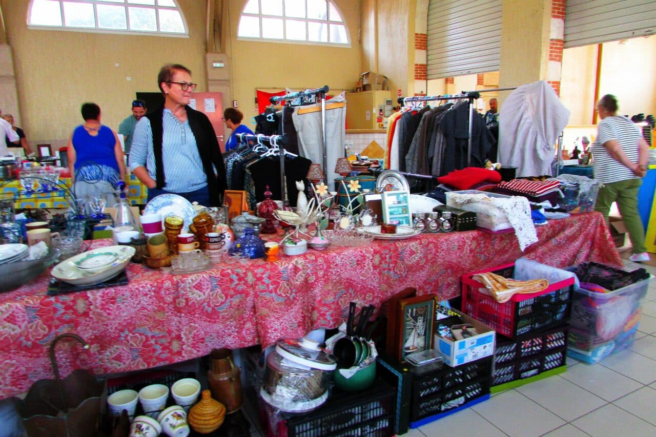 Le vide-greniers du comité de jumelage de Castelnau dimanche 7 septembre.