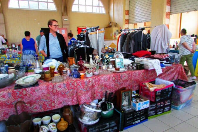 Le vide-greniers du comité de jumelage de Castelnau dimanche 7 septembre.