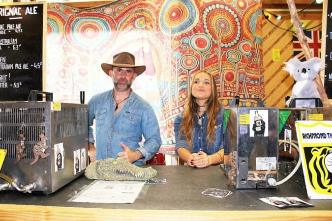 Nathan et Maëlle, de la Brasserie artisanale Aurignac Ale, lors du weekend Aurignac sous Pression.