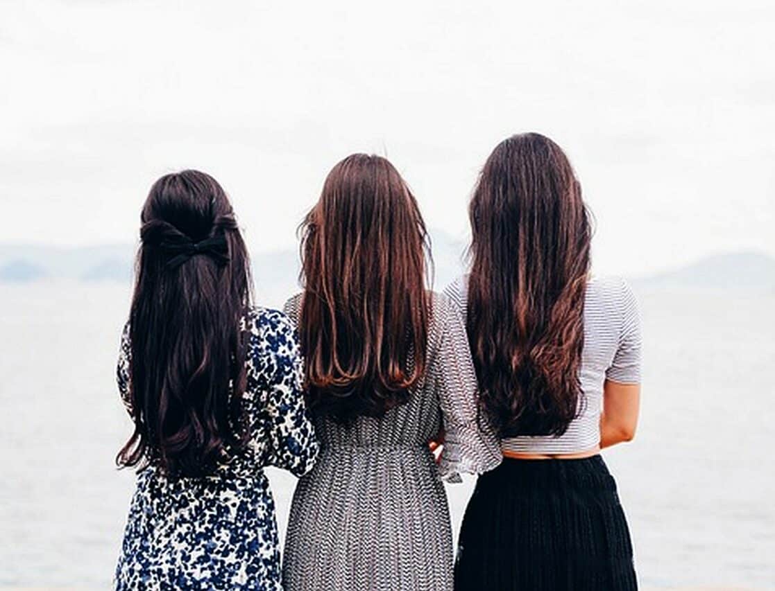 Offrir ses cheveux coupés, un geste solidaire pour les femmes en chimiothérapie.