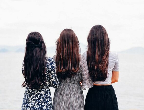Offrir ses cheveux coupés, un geste solidaire pour les femmes en chimiothérapie.