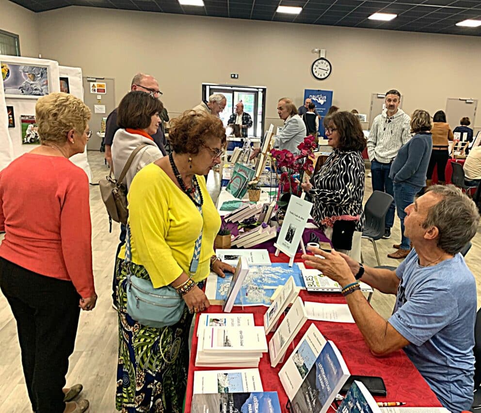 Le salon Arts et Lire en Save, où Guy Mothe dédicacera dimanche 5 octobre ses ouvrages d'humour.