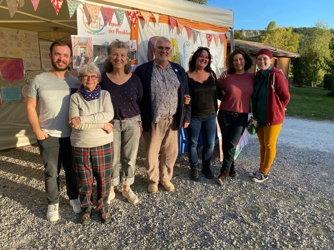 Une médaille bien méritée pour la MJC et son Espace de vie sociale, engagés dans un bénévolat solidaire et altruiste à L'Isle en Dodon.