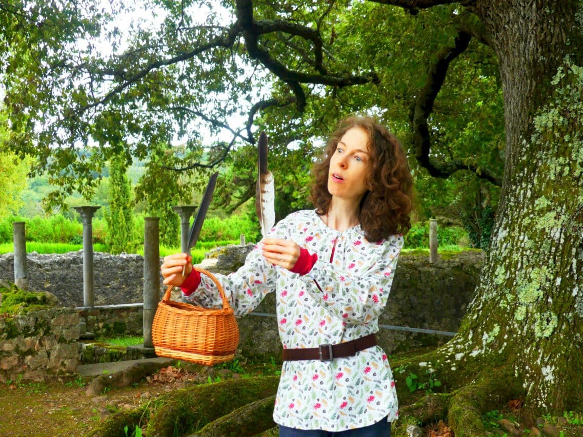 Des animations et des ateliers ludiques pour les vacances au musée archéologique de Montmaurin (photo Marine Peotta, conteuse).