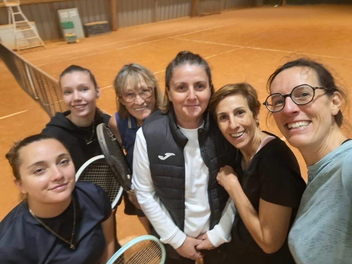 Les équipes du club de tennis l'Entente des deux châteaux continuent leur progression en compétitions, (équipe Dames 1)
