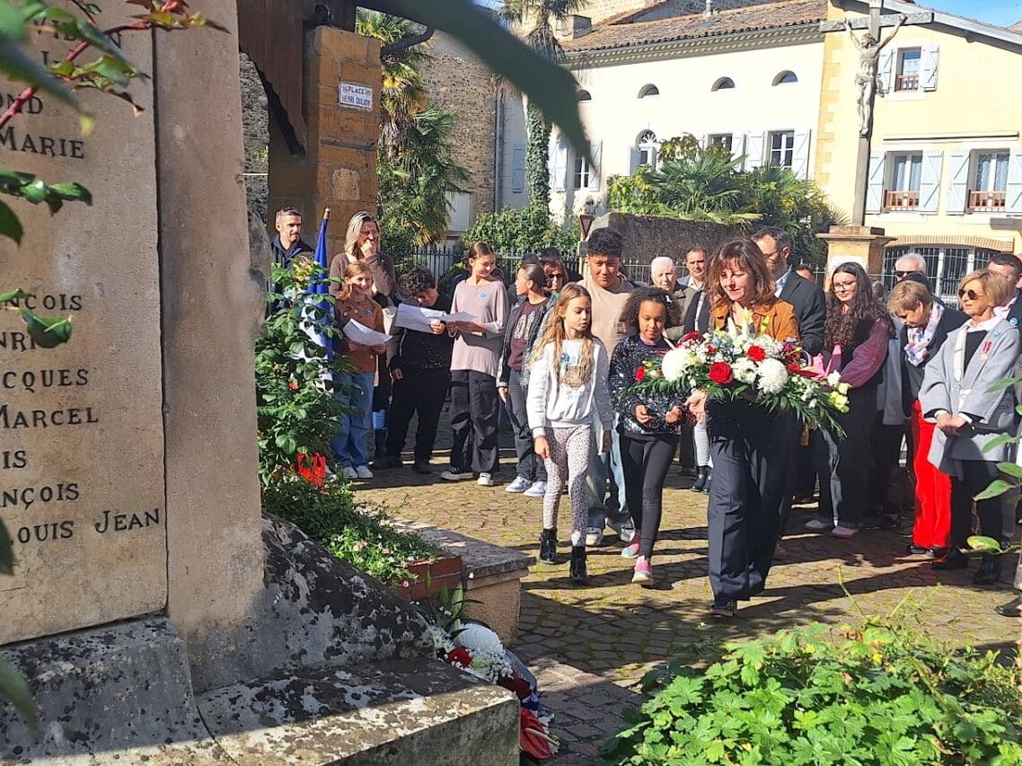 Le dépôt de gerbe de la région Occitanie