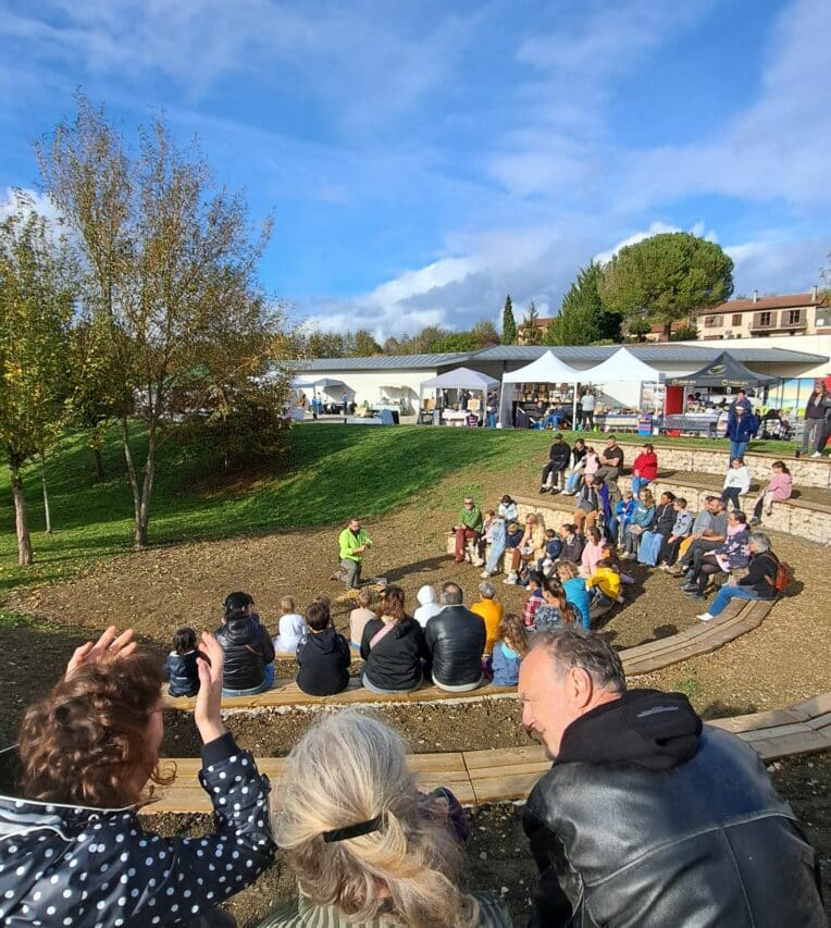 Le nouvel amphithéâtre végétalisé du Musée de l'Aurignacien, utilisé pour la 1ere fois lors de la fête de l'automne.