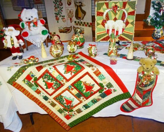 Des merveilles brodées par les artistes de l'association De fil en aiguille, qui fêteront cette année leur 20 ans d'existence. (photo d'archives)