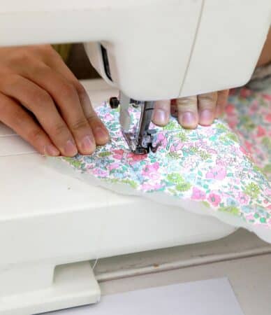 Le café-couture du mardi à la Médiathèque de Boulogne, un moment convivial et créatif.