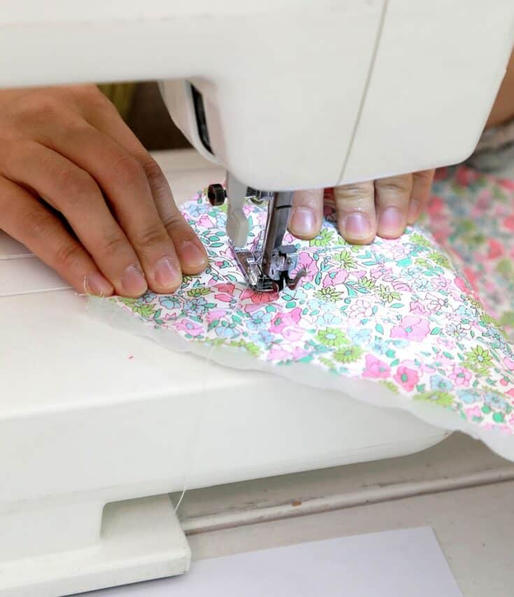 Le café-couture du mardi à la Médiathèque de Boulogne, un moment convivial et créatif.