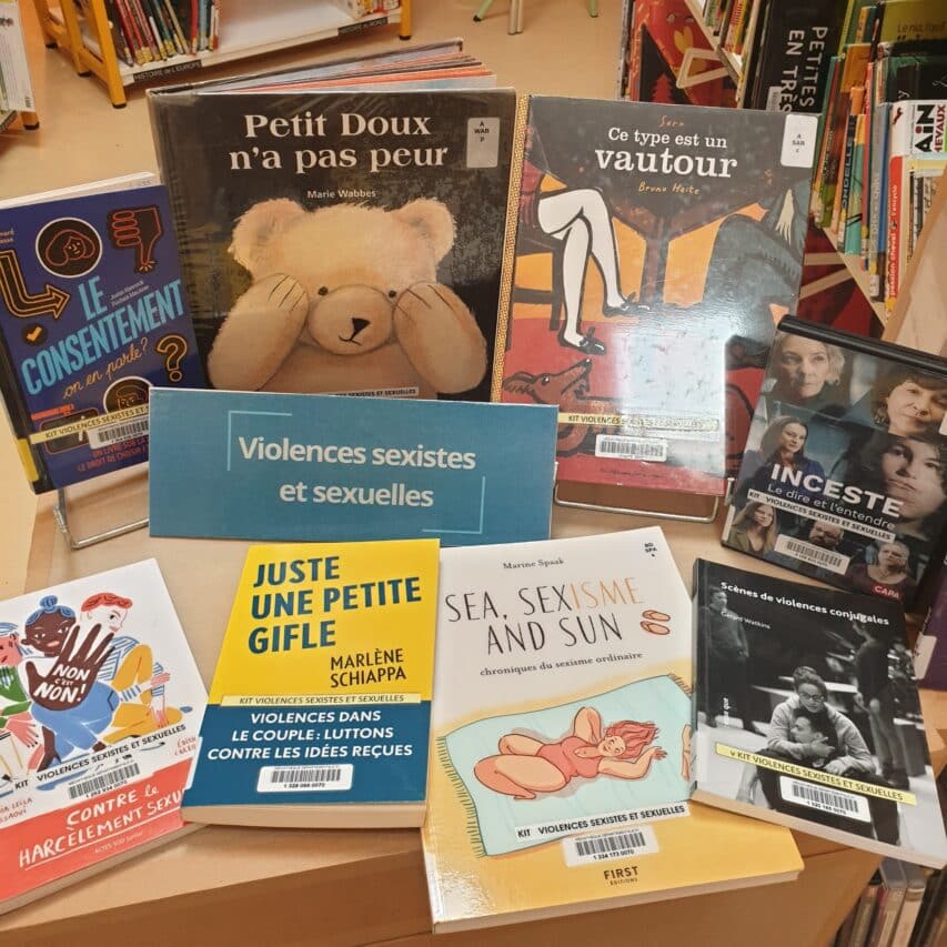 Des kits citoyens contre les violences sexistes et sexuelles à la Médiathèque.