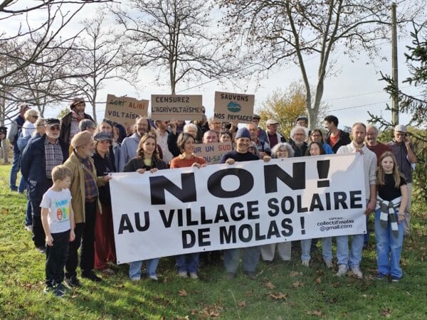 Le rassemblement du 15 novembre contre le projet agrivoltaïque de Molas. (crédit photo association Sauvegarde des Terres Commingeoises).