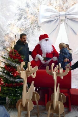 Le Père Noël était déjà sous la halle au marché de Noël