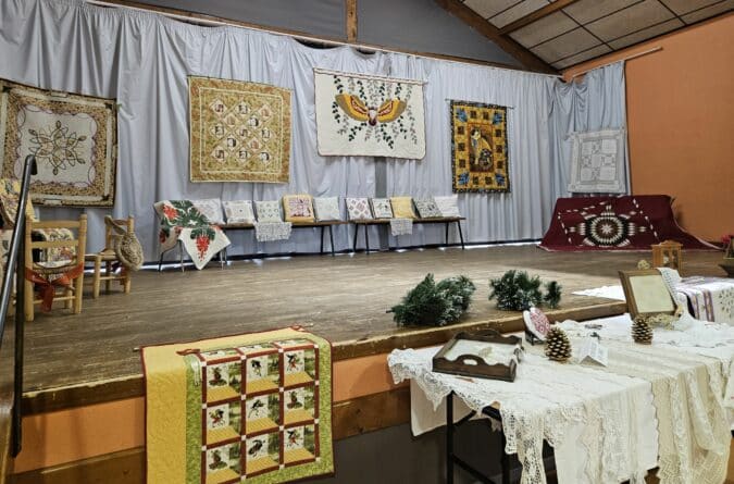 L'exposition de broderie de l'association De Fil en Aiguille.