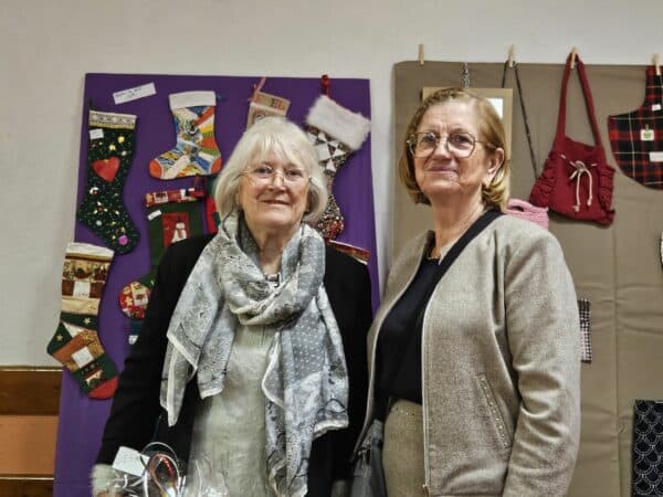 Les coprésidentes de l'association De Fil en Aiguille, Gisèle Doucet et Andrée Larrieu.