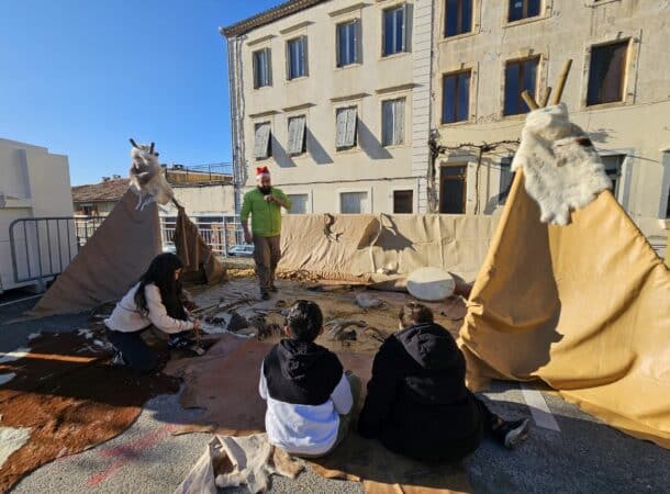 Un camp préhistorique reconstitué au marché de Noël de l'APE.