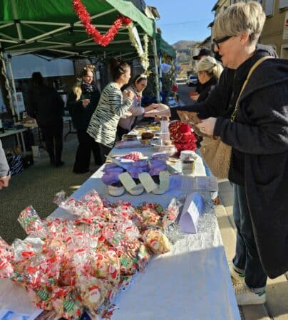 Le joli stand de l'APE, organisatrice du marché de Noël à Aurignac.