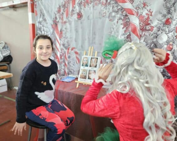 Atelier de maquillage au marché de Noël (Circée).