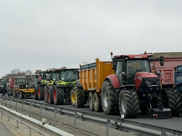 Le sénateur de la Haute Garonne Pierre Medevielle s'est rendu dimanche sur le barrage routier agricole de Carbonne.