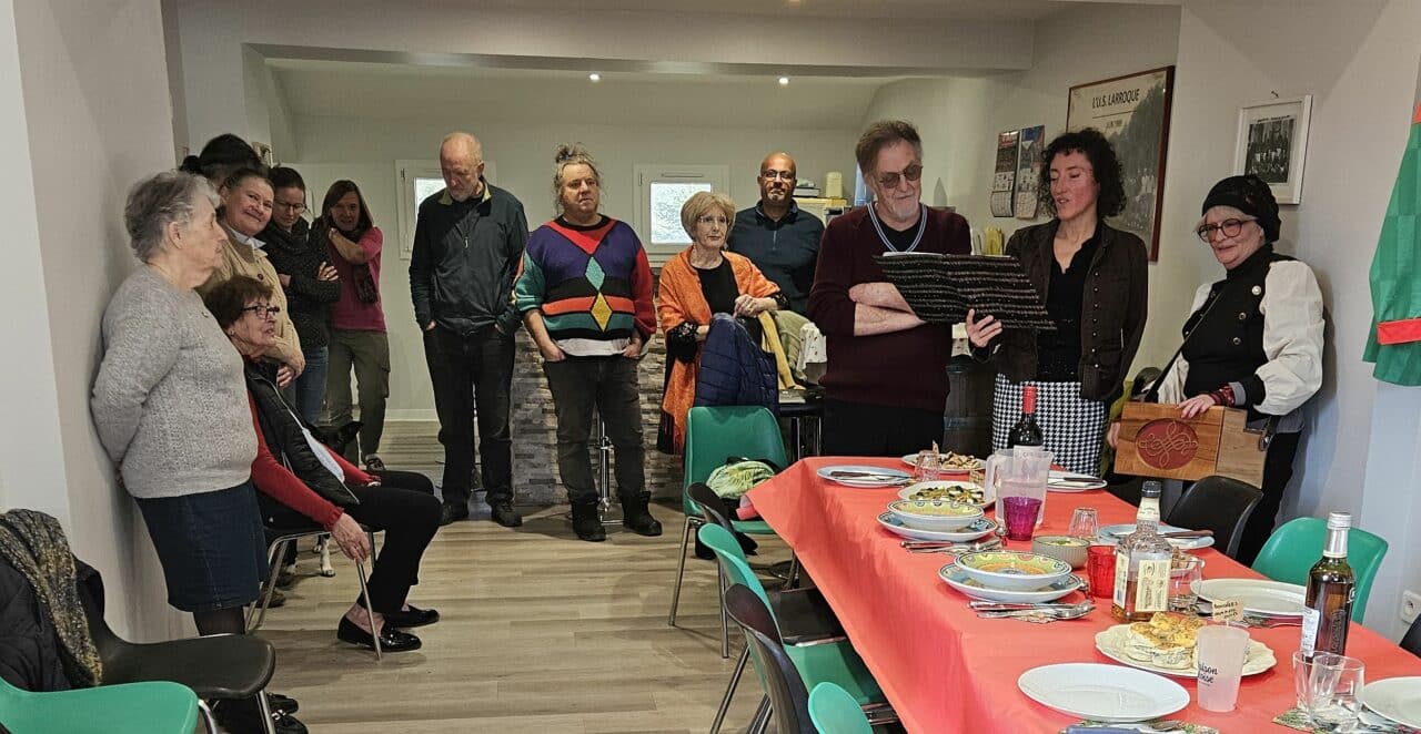 Musique et banquet partagé au cours de Russe pour fêter Noël.