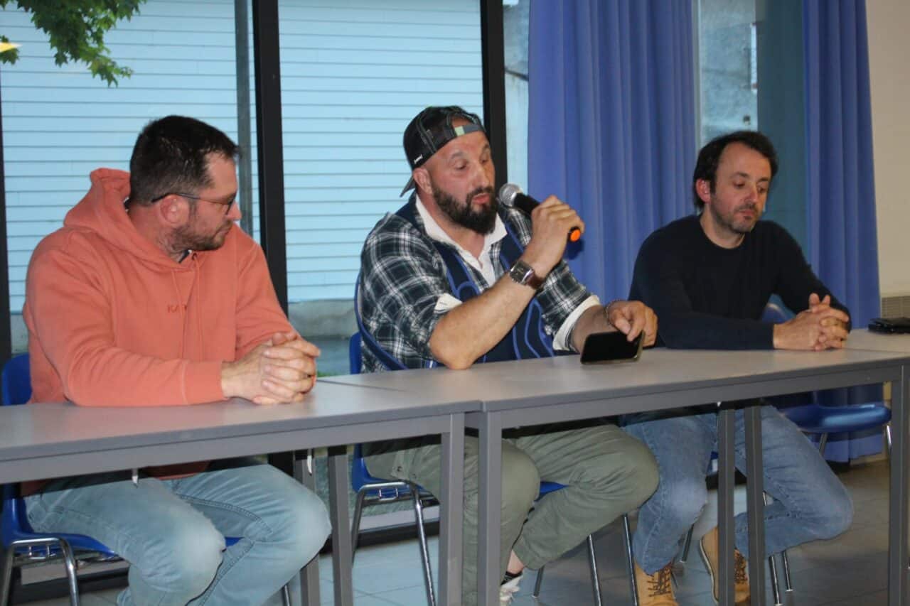 Bertrand Loup (à dr), un des leaders des Ultras de l'A64, aux côtés de Jérôme Bayle et Joël Tournier (photo archives).