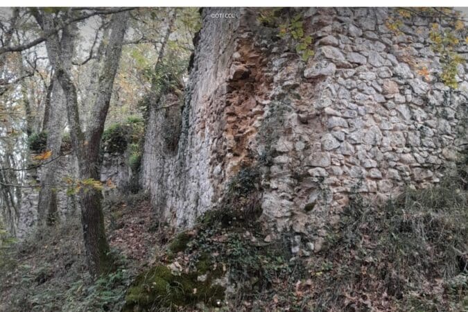 Le superbe sentier des trois châteaux, une randonnée exceptionnelle. (Photo Office de tourisme intercommunal)