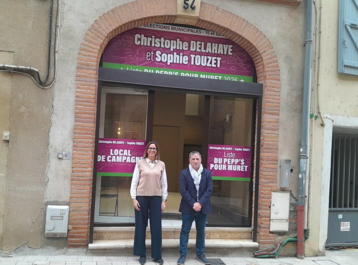 Le-binome-devant-leur-local