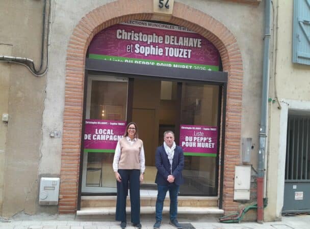 Le-binome-devant-leur-local